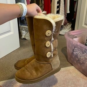 size 7.5 button ugh boots